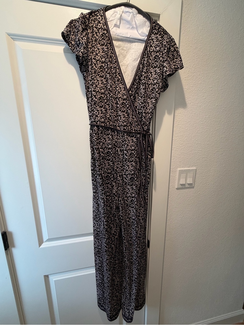 Women's Black and White Floral Jumper
